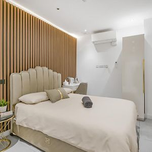 Deluxe  Without Window King Room